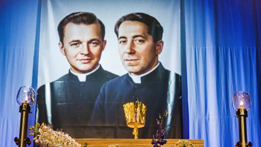 Kněží Jan Bula (vpravo) a Václav Drbola (vpravo) byli blahořečeni