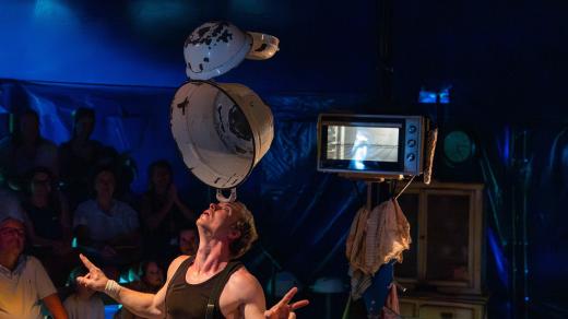 Na festivalu Cirkusové meandry vystoupí například TeaCrobat Michal Mudrák