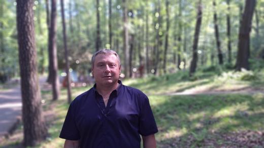 Vášnivý hledač pokladů, strážník Martin Gabriel z Orlové, přispěl k bezpečnějším dětským hřištím