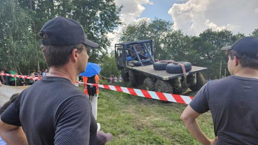 Na závod těžkých strojů se přišli podívat především muži