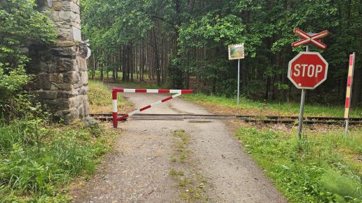Dva přejezdy jindřichohradecké úzkokolejky jsou neprůjezdné