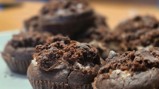 Čokoládové muffiny s banánovou náplní