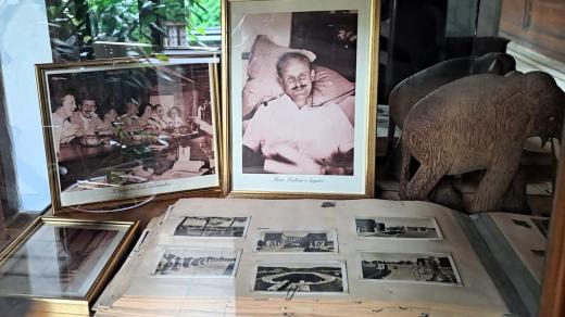 Na sychrovském zámku jsou k vidění i doposud nezveřejněné fotografie z cesty kolem světa, kterou podnikl poslední rohanský majitel zámku se svojí ženou ve 30. letech 20. století