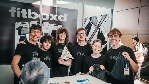 Tým holických gymnazistů na veletrhu studentských firem JA Expo 2025/6