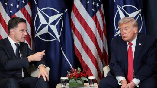 Šéf NATO Mark Rutte a americký prezident Donald Trump na Světovém ekonomickém fóru v Davosu