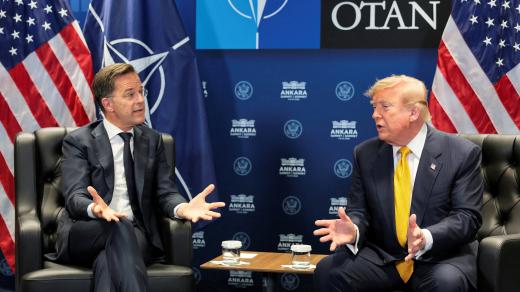 Šéf NATO Mark Rutte a americký prezident Donald Trump