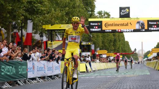 Tadej Pogačar se pátým triumfem na Tour vyrovnal legendám, jako jsou Jacques Anquetil, Eddy Merckx, Bernard Hinault nebo Miguel Indurain