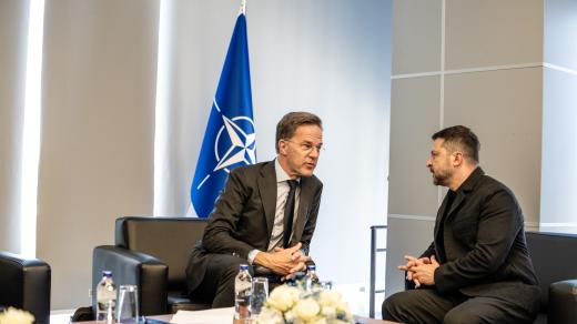 Generální tajemník NATO Mark Rutte a ukrajinský prezident Volodymyr Zelenskyj