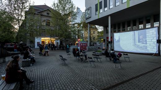 Prostranství před Hraničářem se na několik týdnů promění v otevřený kulturní prostor