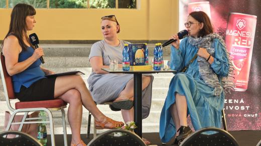 ArtCafé na Knižních lázních (2026): Hana Slívová s Annou Štičkovou a Zuzanou Bujačkovou