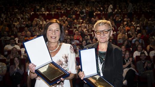 Kritičky Věra Míšková a Mirka Spáčilová