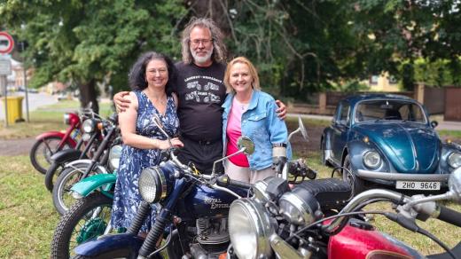 Helingerovic veteráni! Jiří Helinger z Hořic se auto a moto veteránům věnuje už od svých deseti let