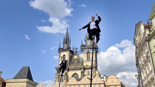 Festival Za dveřmi a V.O.S.A. Theatre
