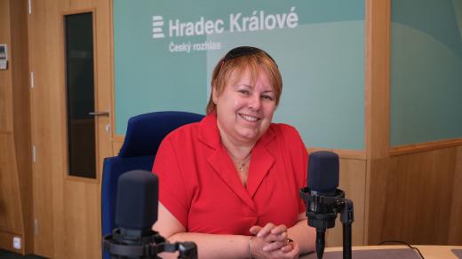 Ludmila Němcová ve studiu Českého rozhlasu Hradec Králové