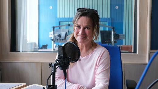 Olga Studničková Šípková ve studiu Českého rozhlasu Hradec Králové