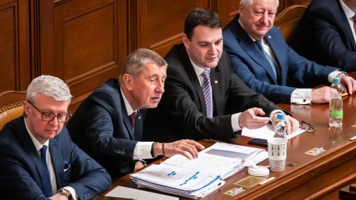 Premiér Andrej Babiš (ANO) během hlasování ve Sněmovně