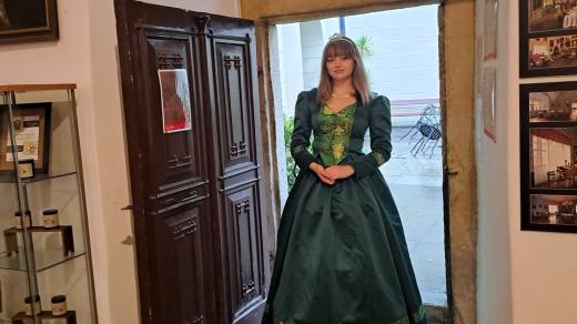 Princezna je průvodkyní dětské prohlídky na zámku Hrubý Rohozec