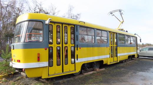 Stojící tramvaj by mohla sloužit jako malé muzeum