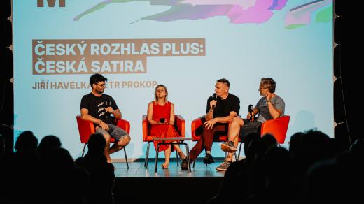 Debata o satiře s moderátory podcastu Vlevo dole