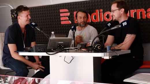 Herec Pavel Liška a režisér Marek Čermák byli hosty Radiožurnálu v Karlových Varech