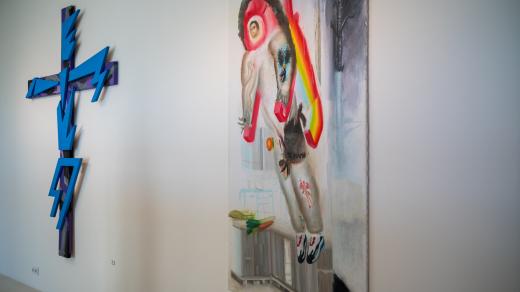 Výstava To podstatné se děje mimochodem skláře a designéra Ronyho Plesla v Galerie Magnus Art