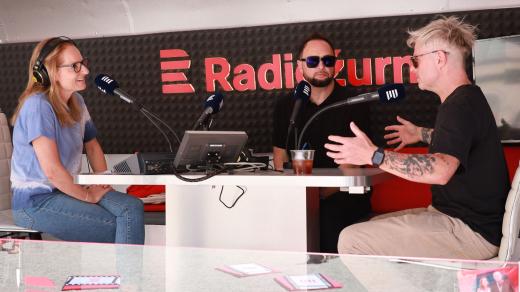 Hanka Shánělová s hosty Janem P. Muchowem a Davidem Volencem