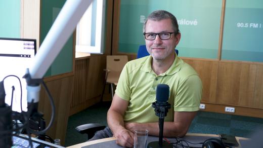 Radek Drahný ve studiu Českého rozhlasu Hradec Králové
