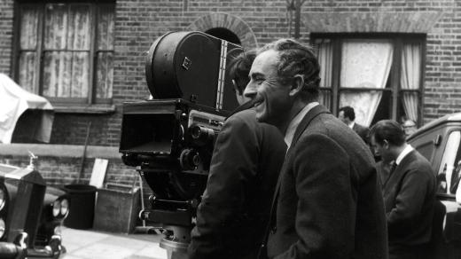 Michelangelo Antonioni při natáčení filmu Zvětšenina, 1966