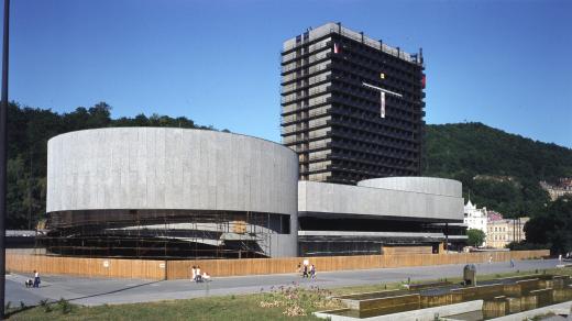 Věra Machoninová, Vladimír Machonin: Hotel a festivalový palác Thermal v Karlových Varech
