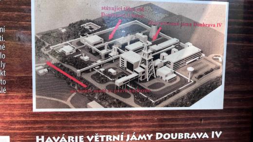 Detail z naučné stezky u dolu