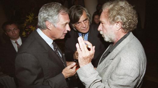 Herci Alan Alda, Jiří Bartoška a Pierre Richard na karlovarském filmovém festivalu v červenci 1996