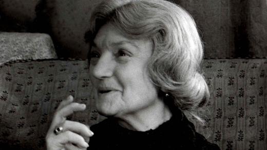 Marie Rosůlková ve filmu Petrolejové lampy (1971)