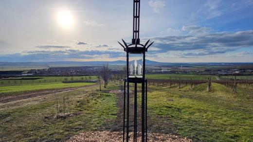 Křížová cesta je dedikovaná místnímu rodákovi, kterého umučil komunistický režim