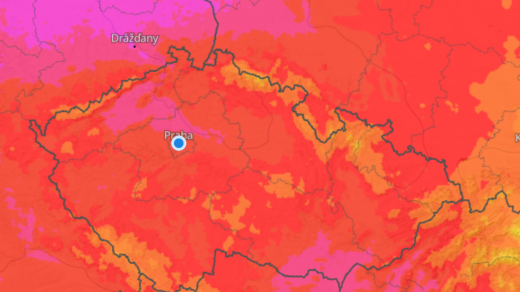 Mapa teplot, jaké čekají Česko během soboty. Odstíny růžové značí teploty okolo 40 °C. Červeně jsou vyznačena místa s teplotou okolo 35 stupňů. Odstíny oranžové pak značí teploty nad 30 °C.