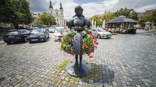 Náměstí nebude průjezdné, ubude parkovacích míst, naopak přibyde vodní prvek a zeleň