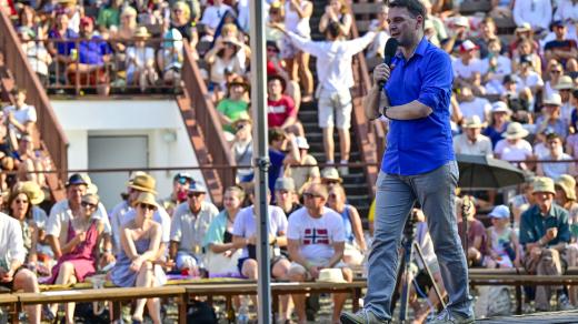 Ministr zahraničí Petr Macinka (Motoristé) na na Mezinárodním folklorním festivalu Strážnice