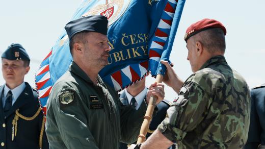 Petr Tománek, velitel Vzdušných sil AČR a Miroslav Hlaváč, náčelník Generálního štábu Armády České republiky