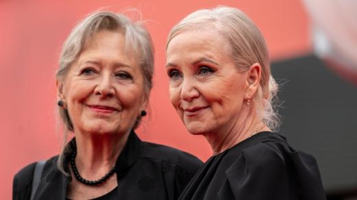 Dokumentaristka Helena Třeštíková s Bárou Basikovou před premiérou snímku o zpěvaččině životě