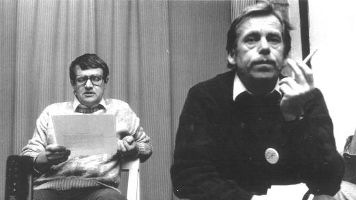 Josef Vavroušek s Václavem Havlem na přípravném výboru Občanského fóra v roce 1989