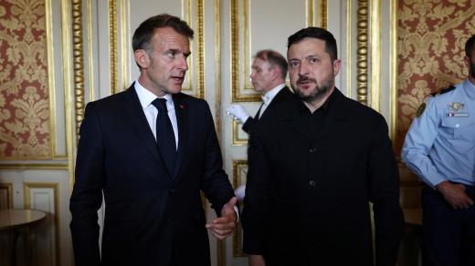 Emmanuek Macron a Volodymyr Zelenskyj po odhalení koalice pro integrovanou evropskou obranu proti balistickým střelám