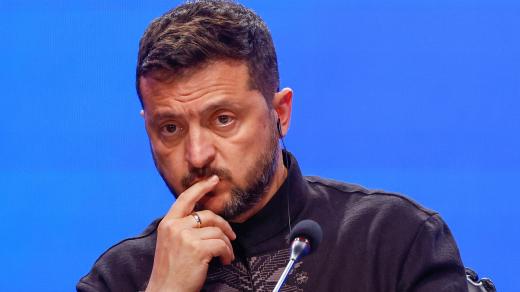 Ukrajinský prezident Volodymyr Zelenskyj se účastní tiskové konference po setkání skupiny koalice ochotných