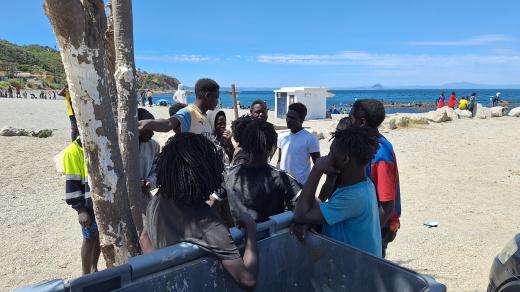 Pláž del Trampolín na kraji města Ceuta v blízkosti přijímacího centra pro migranty CITE