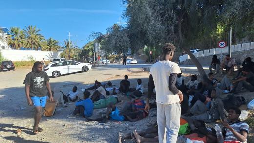 Pláž del Trampolín na kraji města Ceuta v blízkosti přijímacího centra pro migranty CITE