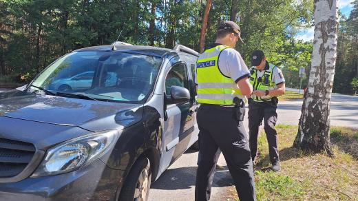 Policisti zvyšují počet hlídek a kontrolují řidiče napříč Českem