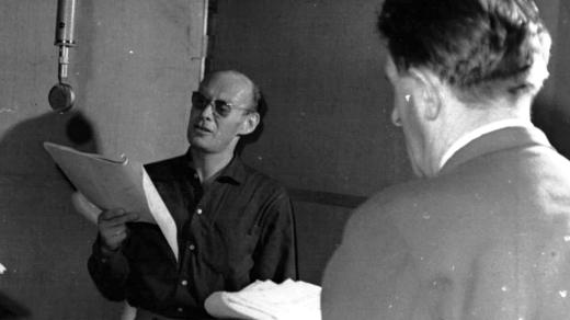 Vladimír Salač při práci na rozhlasové hře Deset jenů (1966)