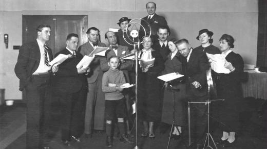 Činoherní soubor Slovenského národního divadla v bratislavském rozhlasovém studiu (6. 4. 1936)