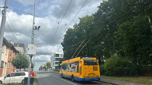 Nové měřené úseky ve Zlíně. Kamery z fotky jsou na ulici Štefánikova u Kudlovské přehrady