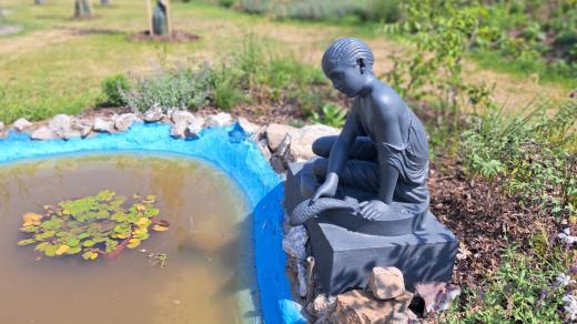 Litinové plastiky dodnes zdobí centrum Komárova
