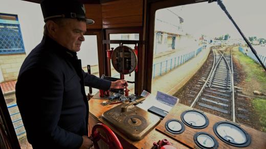 Strojvedoucí bechyňského historického vozu Josef Macášek