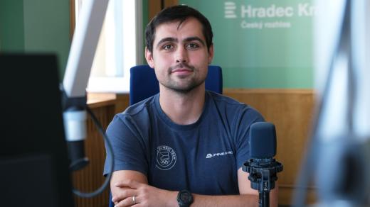 Vojtěch Typl ve studiu Českého rozhlasu Hradec Králové
